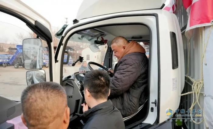 飛碟漫天飛財(cái)運(yùn)滿滿 · 車友會(huì)：以車會(huì)友，馭見不凡