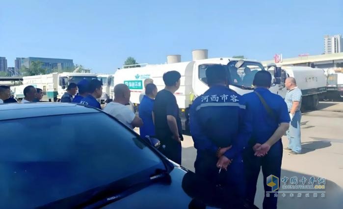 五征環(huán)?？萍紨y手保利物業(yè)，以純電動洗掃車打造天津環(huán)衛(wèi)“新標(biāo)尺”
