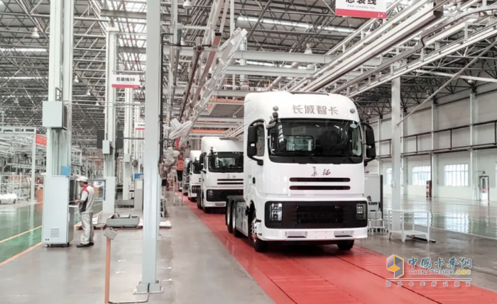 長(zhǎng)城商用車超級(jí)混動(dòng)重卡PT車下線，干線物流“降本增效”新選擇