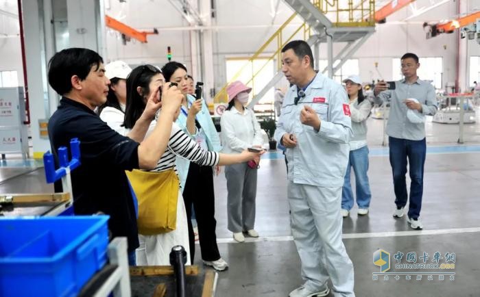 百家媒體探訪東風(fēng)股份智能工廠 見證“東風(fēng)智造”硬實(shí)力