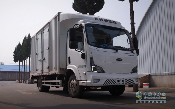 30年老司機(jī)決定“油換電”，為何認(rèn)準(zhǔn)慶鈴純電輕卡EVM100？