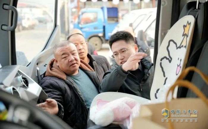 飛碟漫天飛財(cái)運(yùn)滿滿 · 車友會(huì)：以車會(huì)友，馭見不凡