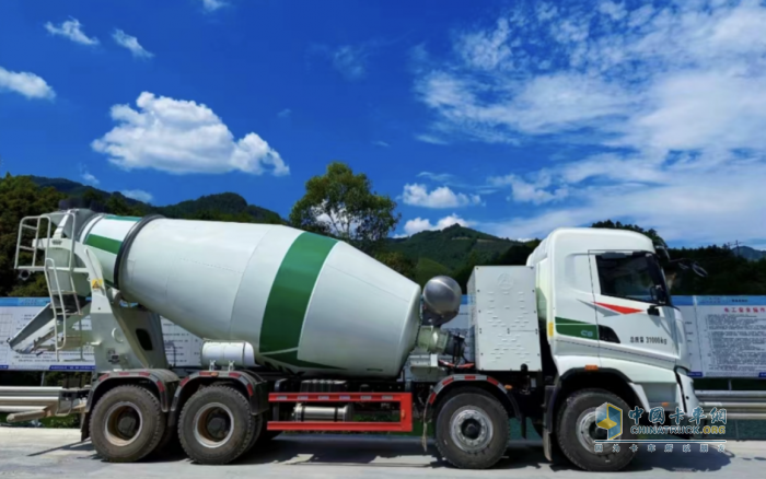 三一純電動(dòng)混凝土攪拌車攜手廣西南寧鴻之桂，引領(lǐng)行業(yè)綠色環(huán)保新風(fēng)潮！