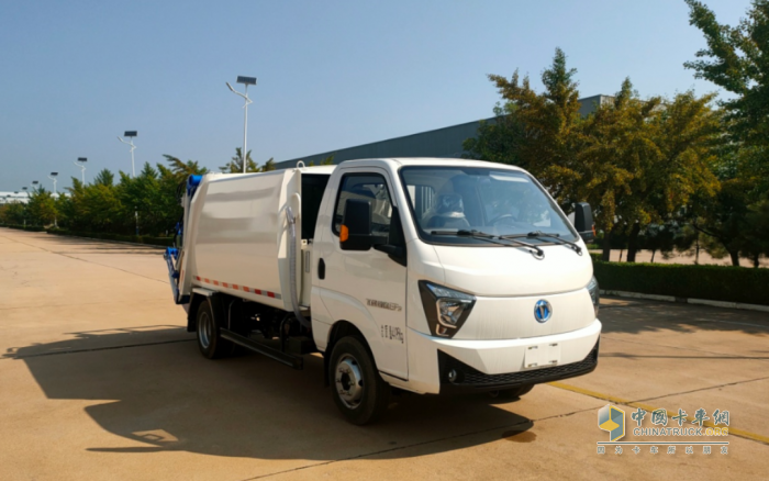 綠牌路權(quán)，裝載量大!五征純電動(dòng)6方壓縮式垃圾車(chē)，減少二次環(huán)境污染