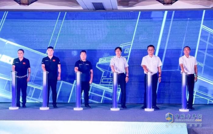 搭載玉柴星輝動(dòng)力的歐曼港口牽引車在深圳批量簽單