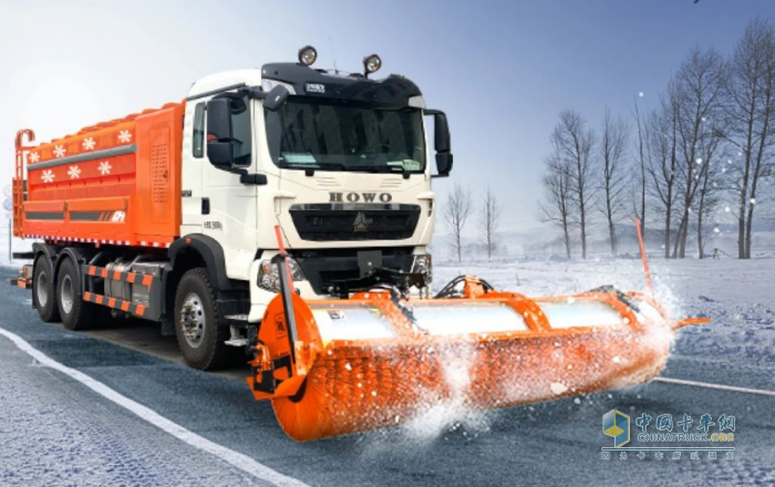 馭雪鐵騎！中國(guó)重汽豪沃TX除雪車精準(zhǔn)出擊，護(hù)航齊魯暢通之路！
