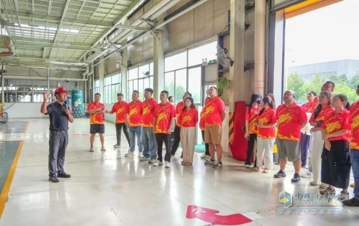 鄭州有方貨運公司走進飛碟汽車，體驗智造科技魅力