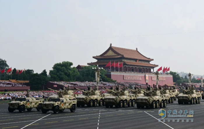 鐵甲榮光！115輛東風(fēng)軍車天安門廣場成功受閱！