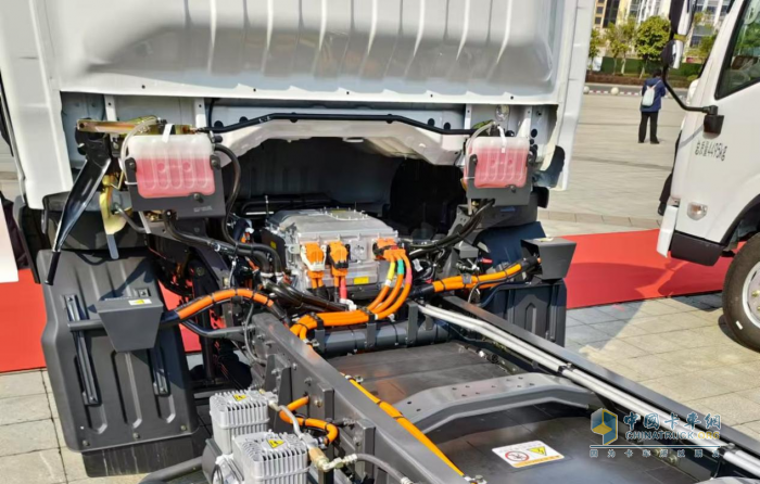 450km超長續(xù)航！乘龍L2V大電量輕卡城配運輸無憂