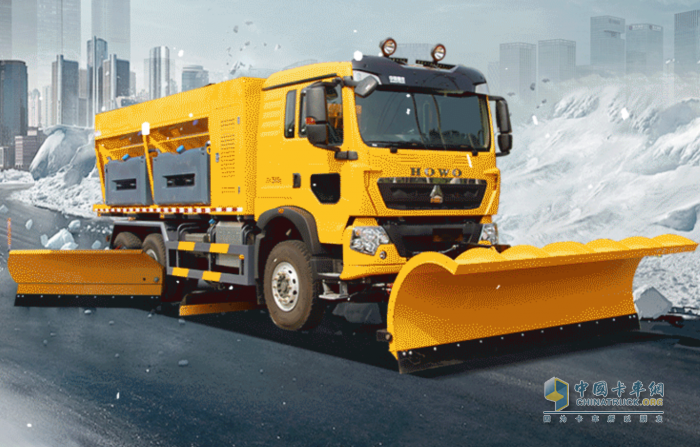 馭雪鐵騎！中國(guó)重汽豪沃TX除雪車精準(zhǔn)出擊，護(hù)航齊魯暢通之路！