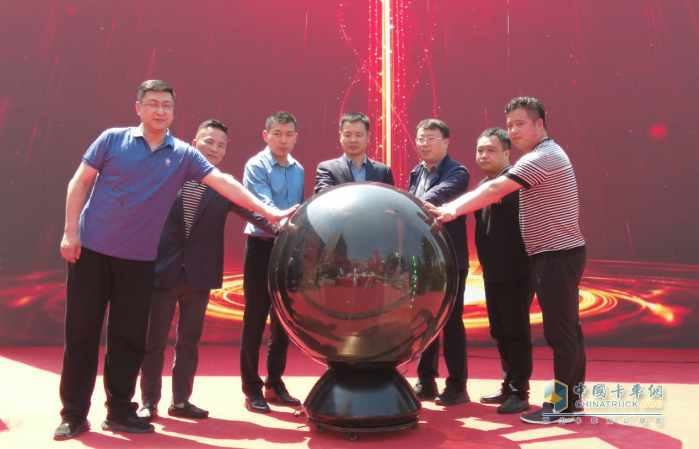 價(jià)值新制高點(diǎn)！陜汽X600017NG 700馬力燃?xì)廛嚲瞢F來襲  交付江蘇客戶！