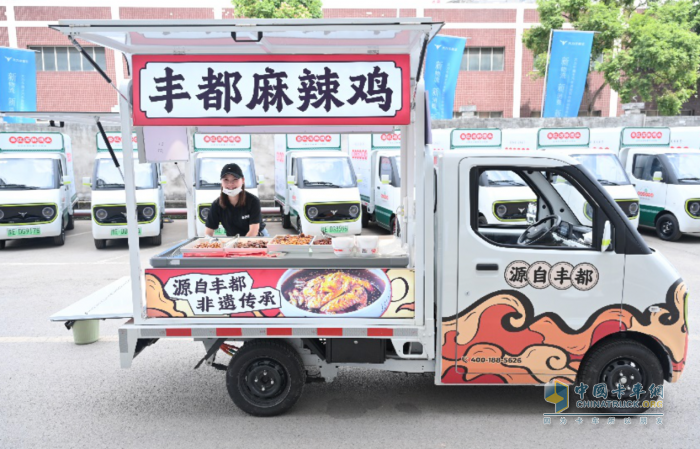 大力牛魔王汽車引領(lǐng)移動新零售萬億級賽道，首批移動售賣車交付運(yùn)營！