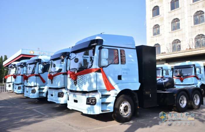 質(zhì)子汽車(chē)首批528度大電量牽引車(chē)交付河南汝州