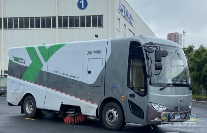 智啟未來！江淮重卡純電動18T洗掃車閃亮登場！