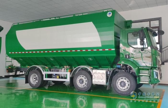 征服山路窄巷！乘龍M3三軸飼料車34m3巨無霸的靈動之軀