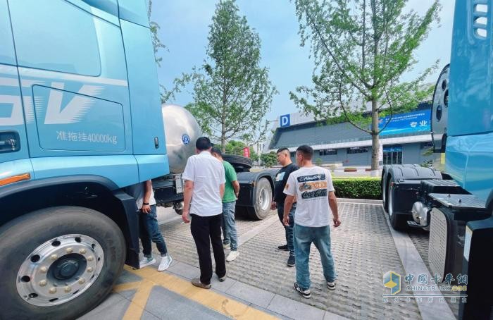 川魯熱銷！乘龍H5V LNG燃?xì)廛嚦蔀橛脩敉瞥缳嶅X神器！