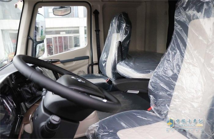 LNG牽引車選哪款？更輕更省更好的乘龍H5V LNG不容錯(cuò)過(guò)