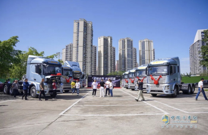 一舉交付30臺！ 江淮星耀X5 LNG牽引車搶灘西南 三大優(yōu)勢搶眼