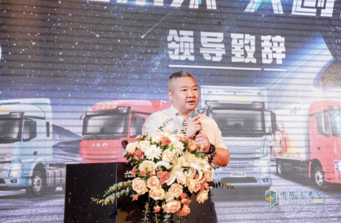 一舉交付30臺！ 江淮星耀X5 LNG牽引車搶灘西南 三大優(yōu)勢搶眼