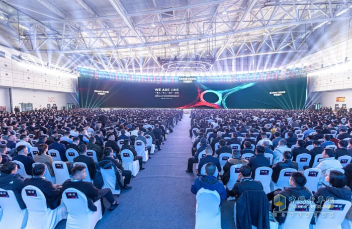 中國(guó)重汽集團(tuán)2025年全球供應(yīng)鏈戰(zhàn)略合作伙伴大會(huì)舉行 劉強(qiáng)滿(mǎn)慎剛出席并致辭