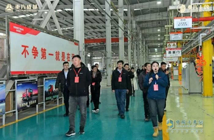 新能源業(yè)務(wù)大幅增長(zhǎng)！中國重汽成都商用車2024年合作伙伴大會(huì)收官