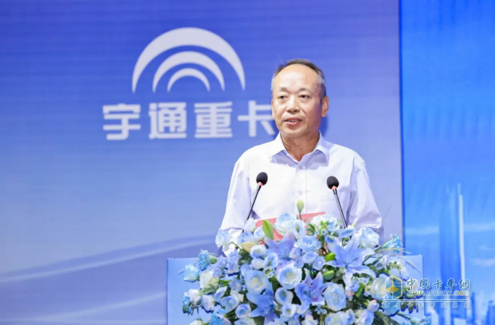 刷新純電重卡續(xù)航新高度，宇通600度純電牽引車新品上市！