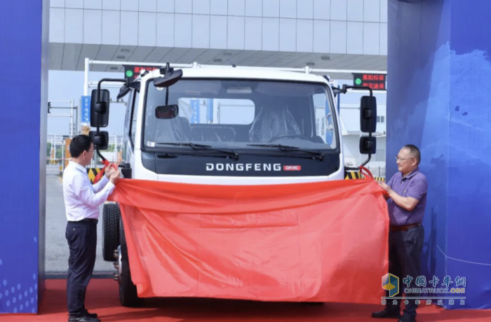 煥新出發(fā)！東風(fēng)汽車(chē)股份發(fā)布海外車(chē)輛新標(biāo)識(shí)