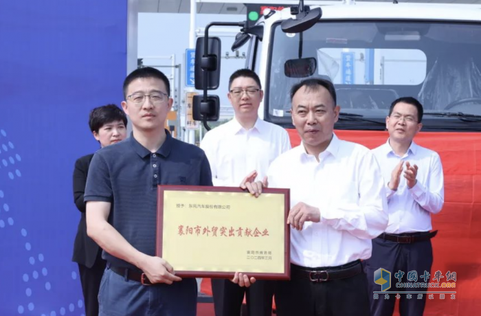 煥新出發(fā)！東風(fēng)汽車(chē)股份發(fā)布海外車(chē)輛新標(biāo)識(shí)