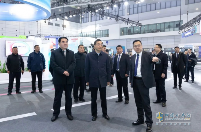 中國(guó)重汽集團(tuán)2025年全球供應(yīng)鏈戰(zhàn)略合作伙伴大會(huì)舉行 劉強(qiáng)滿(mǎn)慎剛出席并致辭