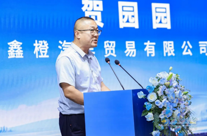 刷新純電重卡續(xù)航新高度，宇通600度純電牽引車新品上市！