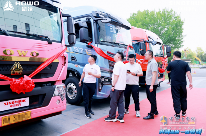 “冷鮮峰”盛夏發(fā)車！豪沃重卡夏日冷鏈盛宴燃爆鄭州