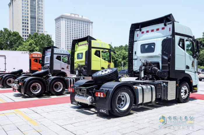 快遞快運(yùn)“新星”，跑長(zhǎng)途就選江淮星耀X7 4×2牽引車！