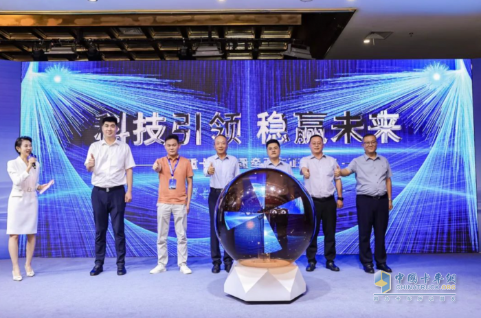 刷新純電重卡續(xù)航新高度，宇通600度純電牽引車新品上市！