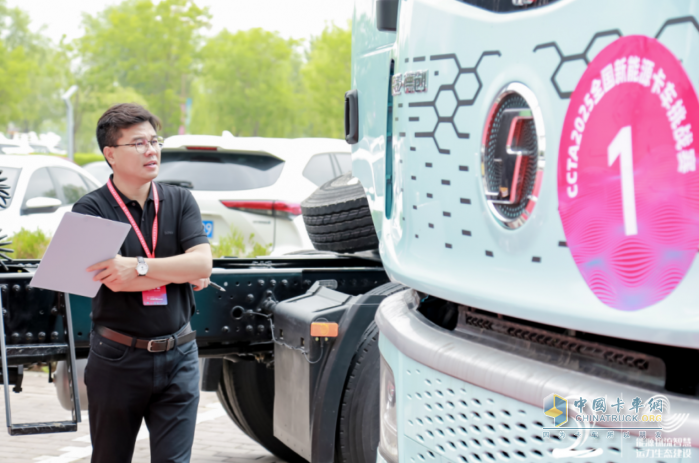 質(zhì)子汽車帝江Re純電動牽引車榮膺CCTA2025雙項(xiàng)大獎