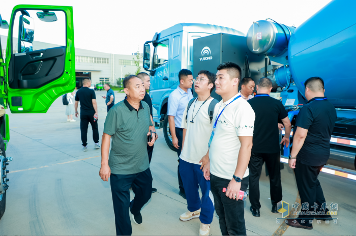 “清一色綠色軍團(tuán)”，“鐵粉”為啥一次性訂購50臺宇通新能源重卡？