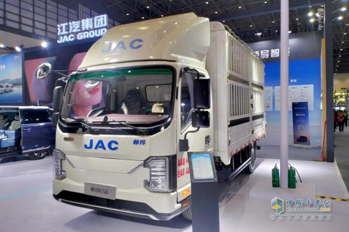 綠動未來 江淮1卡攜帥鈴ES6、愷達(dá)EX6亮相海口新能源車展！