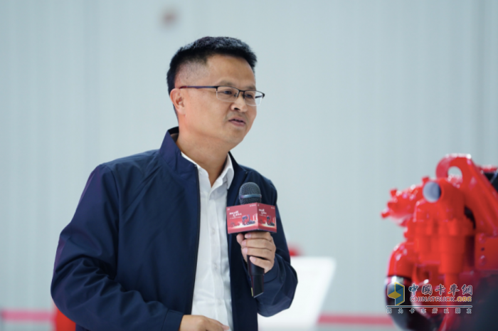燃?xì)庖惑w化動(dòng)力鏈車(chē)交付 重磅產(chǎn)品齊亮相 東風(fēng)康明斯武漢車(chē)展大展風(fēng)采