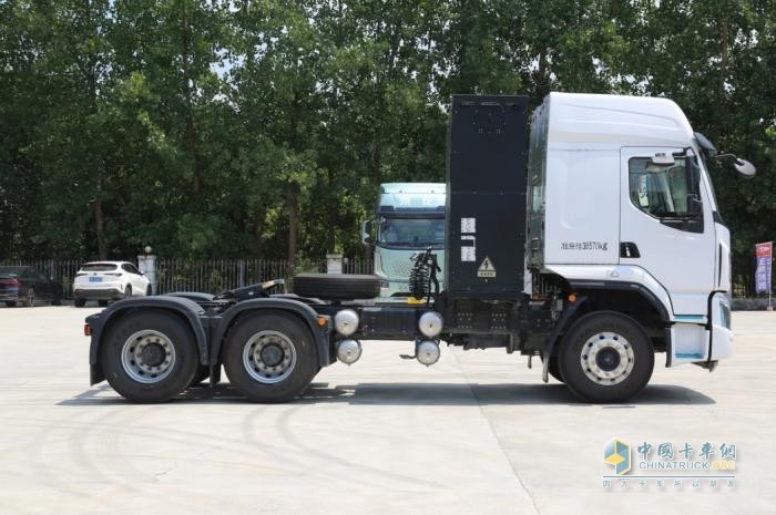電量升至600度，乘龍H5大電量牽引車震撼登場(chǎng)