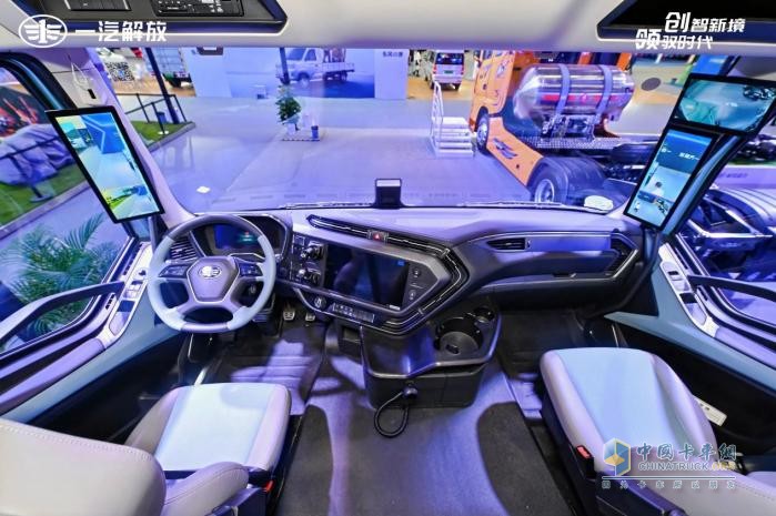 廣州車展高能看點：解放鷹途頭等艙，讓移動的“家”時刻在線！