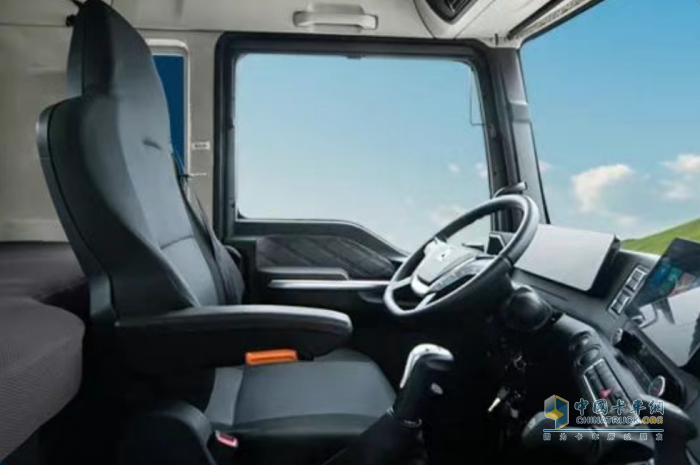 汕德卡G7M牽引車(chē)：以技術(shù)穿透場(chǎng)景，運(yùn)輸事業(yè)升級(jí)有“數(shù)”！