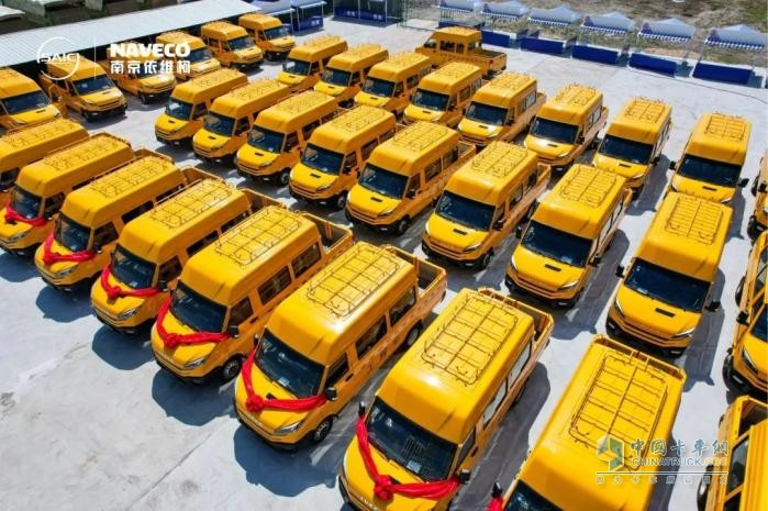 依維柯工程車成功交付哈爾濱鐵路局，為鐵路運(yùn)維注入新動(dòng)能！