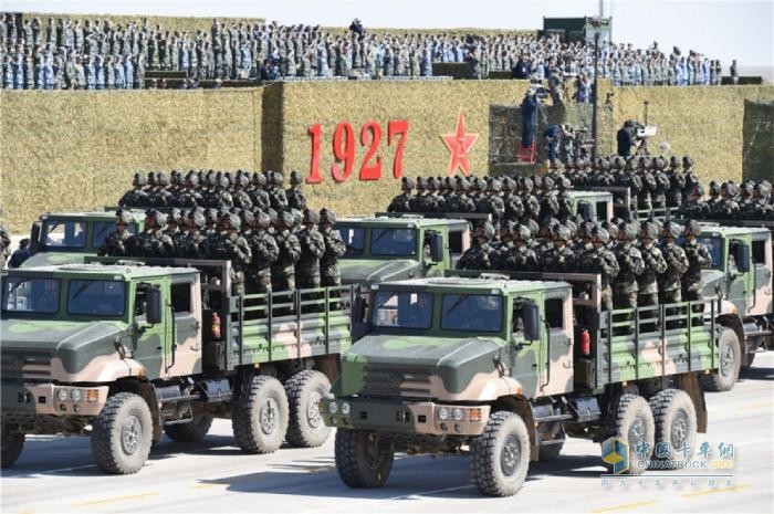 解放軍車，在天安門廣場成功受閱！