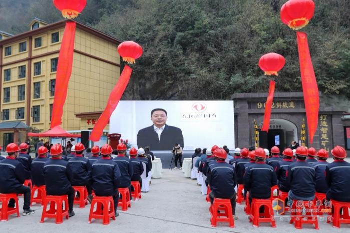 智慧礦山砥礪前行 東風(fēng)商用車無(wú)人駕駛礦卡試運(yùn)行成功