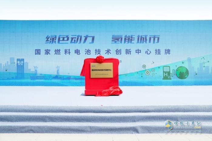 2023年3月8日，是習(xí)近平總書(shū)記對(duì)濰柴集團(tuán)發(fā)展作出重要指示五周年，當(dāng)天上午9點(diǎn)，濰柴集團(tuán)召開(kāi)“心無(wú)旁騖攻主業(yè)建設(shè)世界一流強(qiáng)企”千人專(zhuān)題會(huì)議，重溫總書(shū)記重要指示，號(hào)召全體員工牢記囑托，堅(jiān)定不移沿著總書(shū)記指引的道路前行，奮力書(shū)寫(xiě)更加亮麗的“新答卷”。
