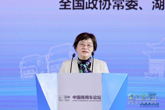 王紅玲：聚焦五大優(yōu)勢(shì)產(chǎn)業(yè)，推動(dòng)湖北由產(chǎn)業(yè)大省邁向產(chǎn)業(yè)強(qiáng)省