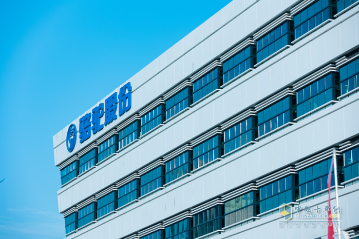 連續(xù)11年上榜！駱駝蓄電池再奪中國(guó)民企500強(qiáng)殊榮   