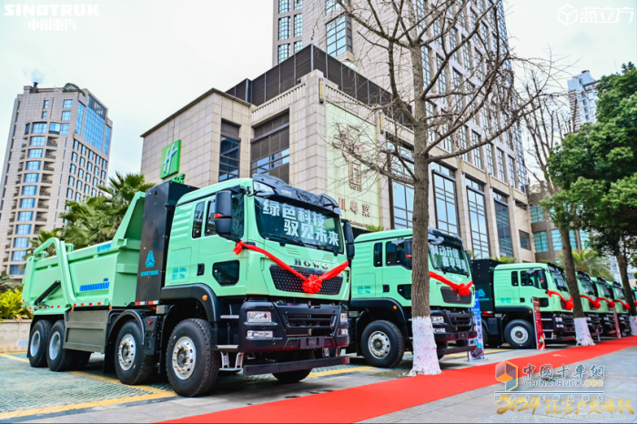 2024讓客戶更賺錢(qián)  中國(guó)重汽新能源 612kWh 渣土車(chē)成都上市暨批量交付