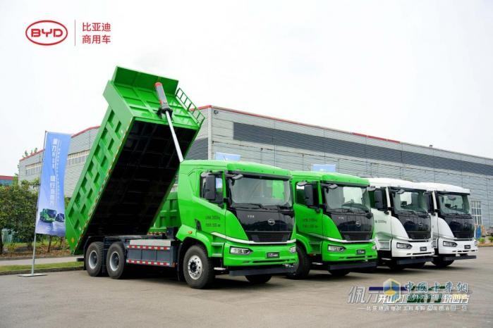 更靈活更高效！比亞迪純電動(dòng)三軸工程車首次亮相