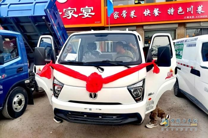 飛碟汽車燃油車4月推介會(huì)火爆全國(guó) 遍地開(kāi)花！