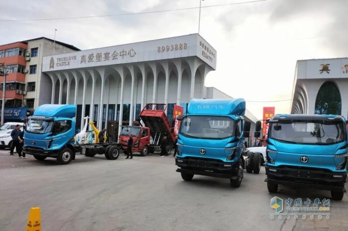 飛碟汽車燃油車4月推介會(huì)火爆全國(guó) 遍地開(kāi)花！